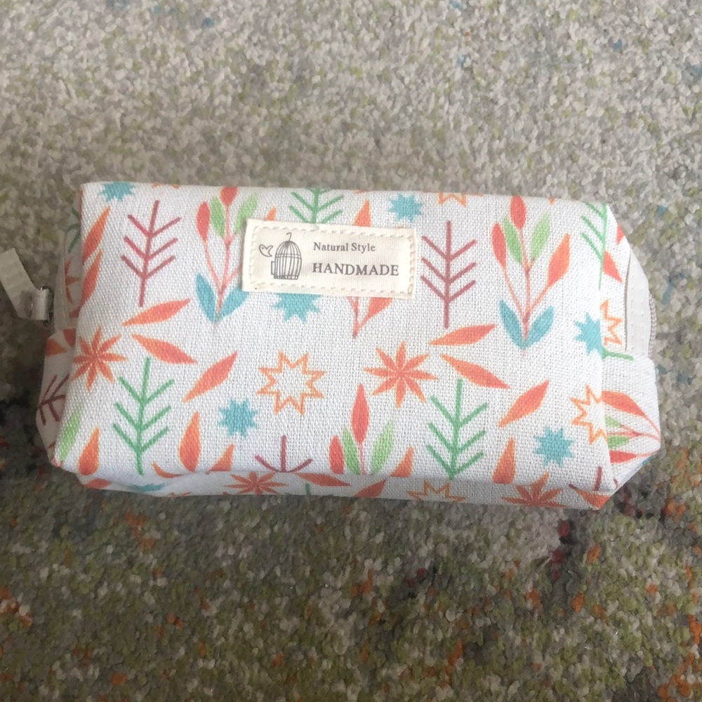 Nature-Themed Cosmetics Bag